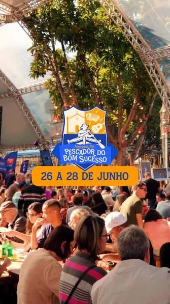 Pessoas reunidas no festival